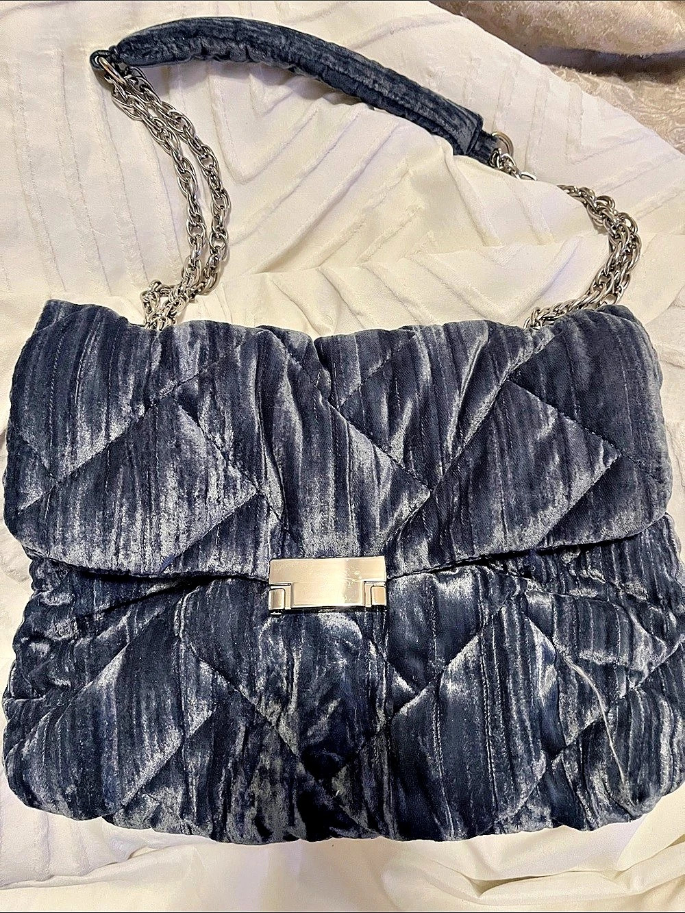 Quilted Chain Shoulder Bag in Blue